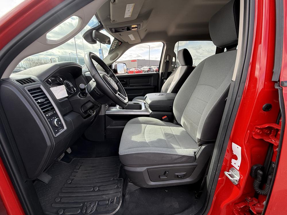Ram 1500 Classic EXPRESS 2023 d&rsquo;occasion à vendre - 16