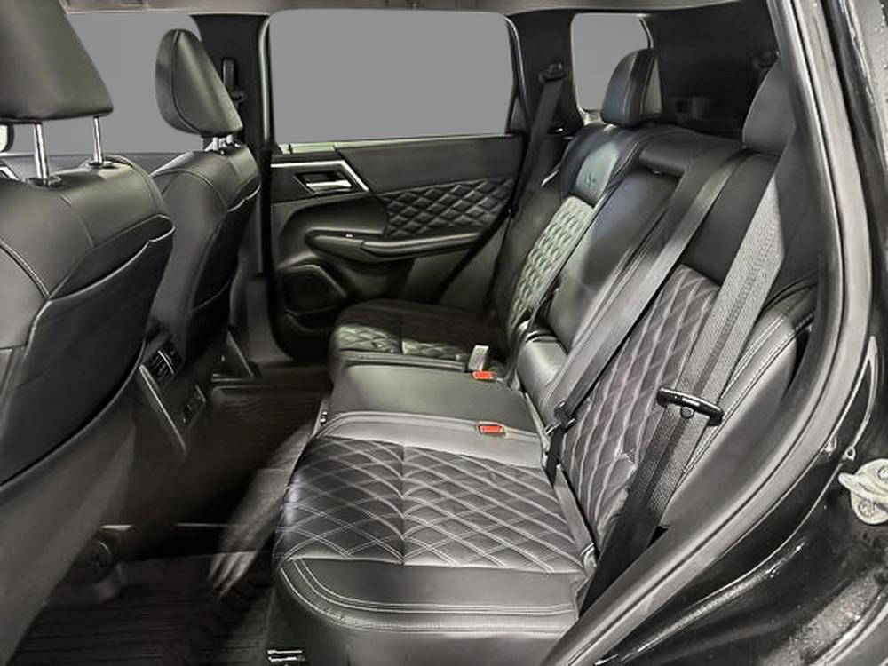 Mitsubishi Outlander 2023 Noir usage à vendre Mitsubishi Outlander 2023 Noir usage à vendre