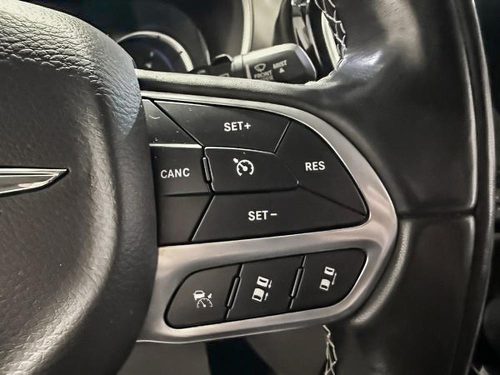 Chrysler Pacifica Hybrid Touring L 2022 d&rsquo;occasion à vendre - 19