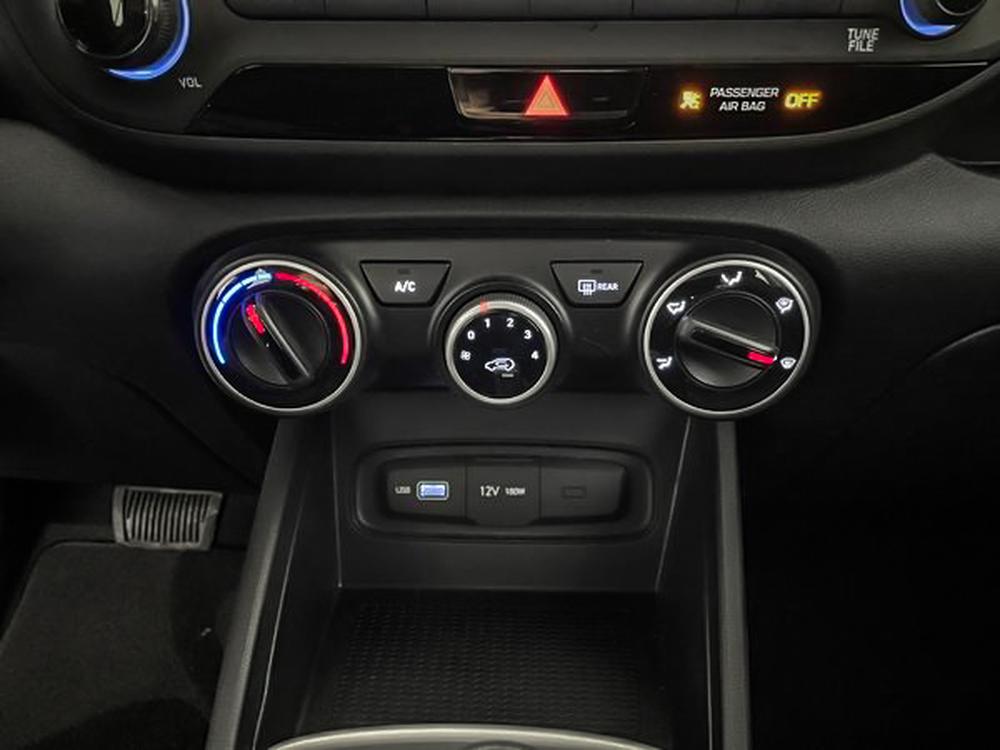 Hyundai Venue Essential 2022 d&rsquo;occasion à vendre - 23