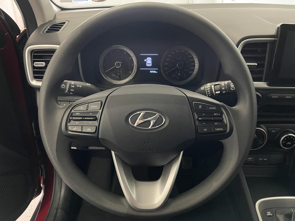 Hyundai Venue Essential 2022 d&rsquo;occasion à vendre - 13