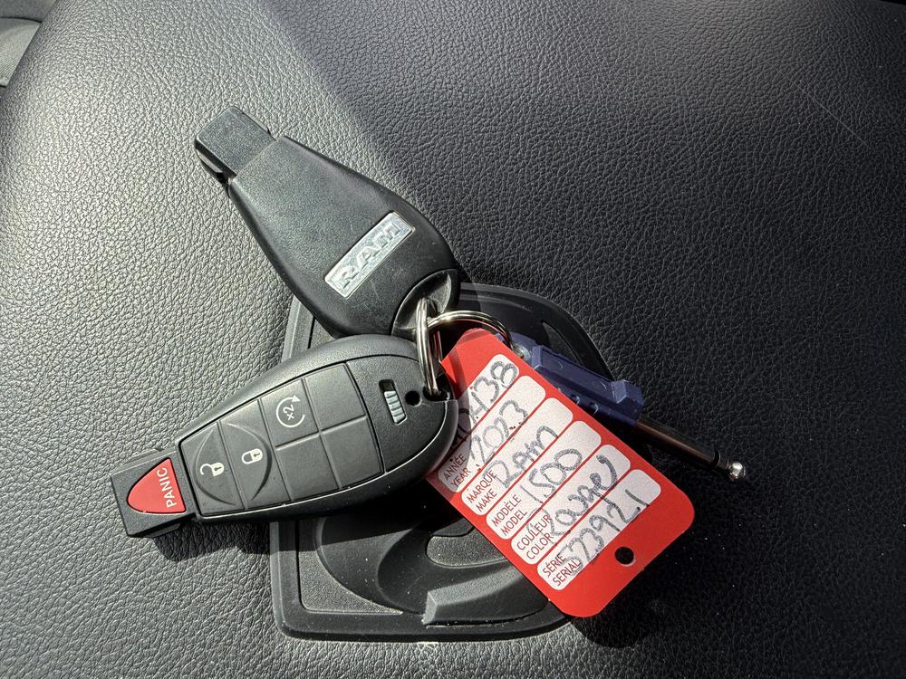 Ram 1500 Classic EXPRESS 2023 d&rsquo;occasion à vendre - 29