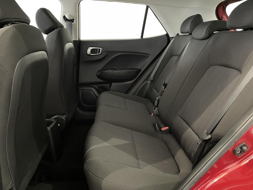 Hyundai Venue Essential 2022 d&rsquo;occasion à vendre - 26