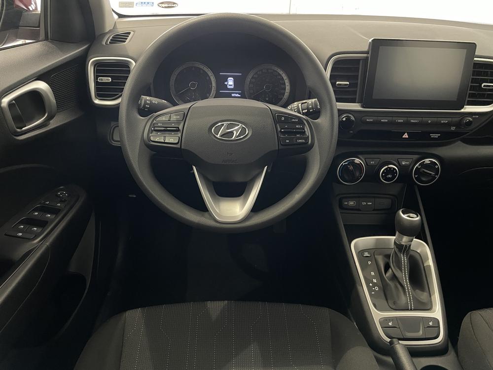 Hyundai Venue Essential 2022 d&rsquo;occasion à vendre - 9
