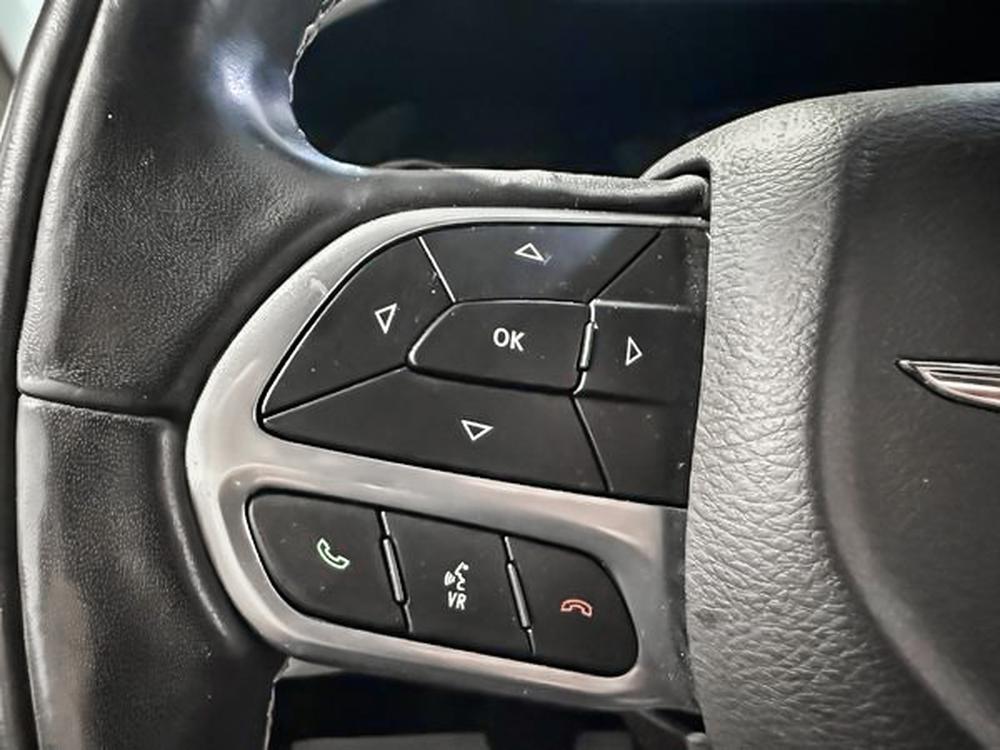 Chrysler Pacifica Hybrid Touring L 2022 d&rsquo;occasion à vendre - 18