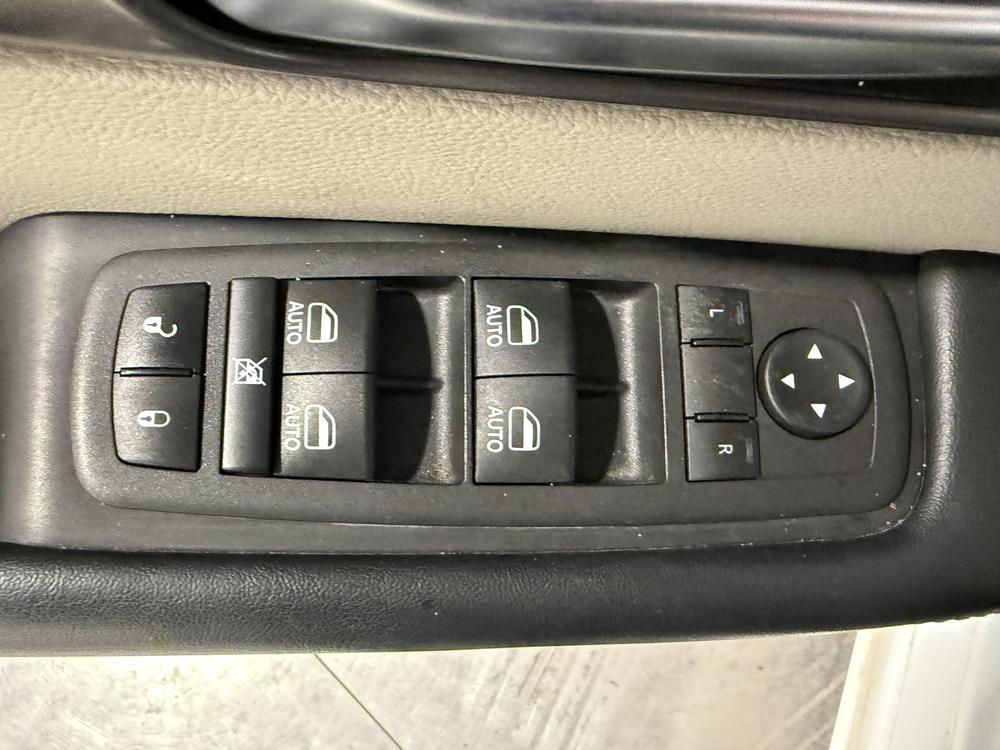 Chrysler Pacifica Hybrid Touring L 2022 d&rsquo;occasion à vendre - 14