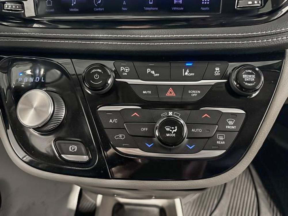 Chrysler Pacifica Hybrid Touring L 2022 d&rsquo;occasion à vendre - 27