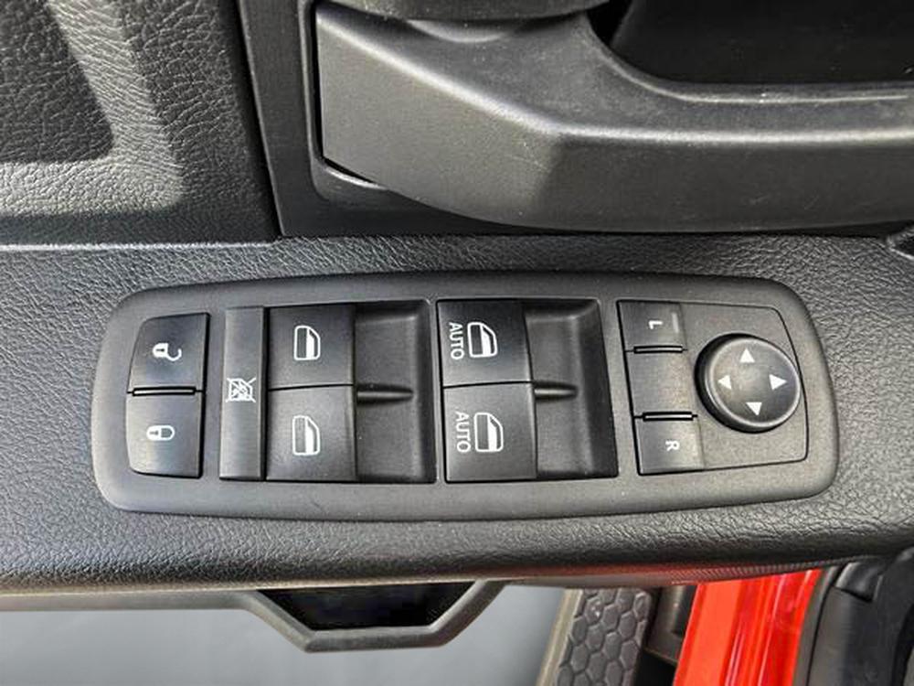 Ram 1500 Classic EXPRESS 2023 d&rsquo;occasion à vendre - 14