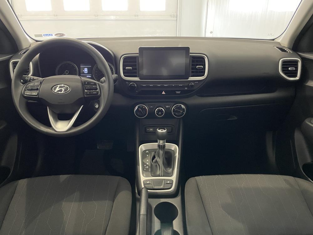 Hyundai Venue Essential 2022 d&rsquo;occasion à vendre - 8