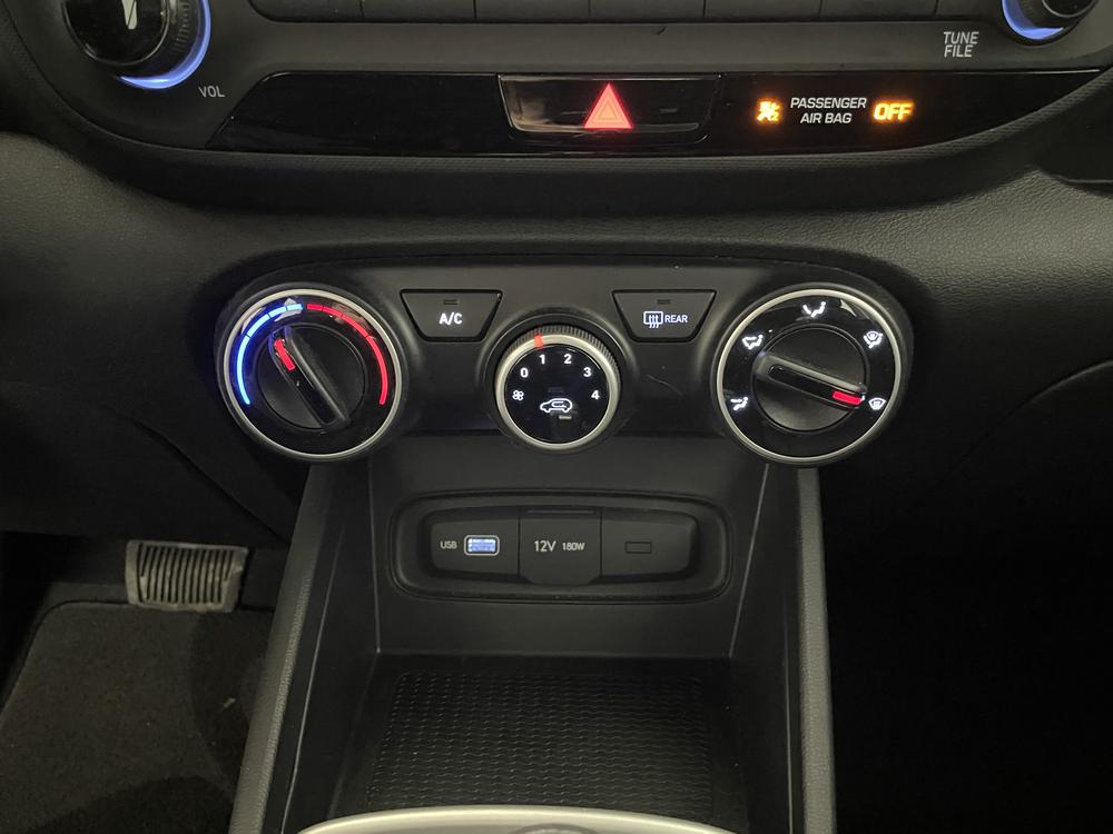 Hyundai Venue Essential 2022 d&rsquo;occasion à vendre - 23