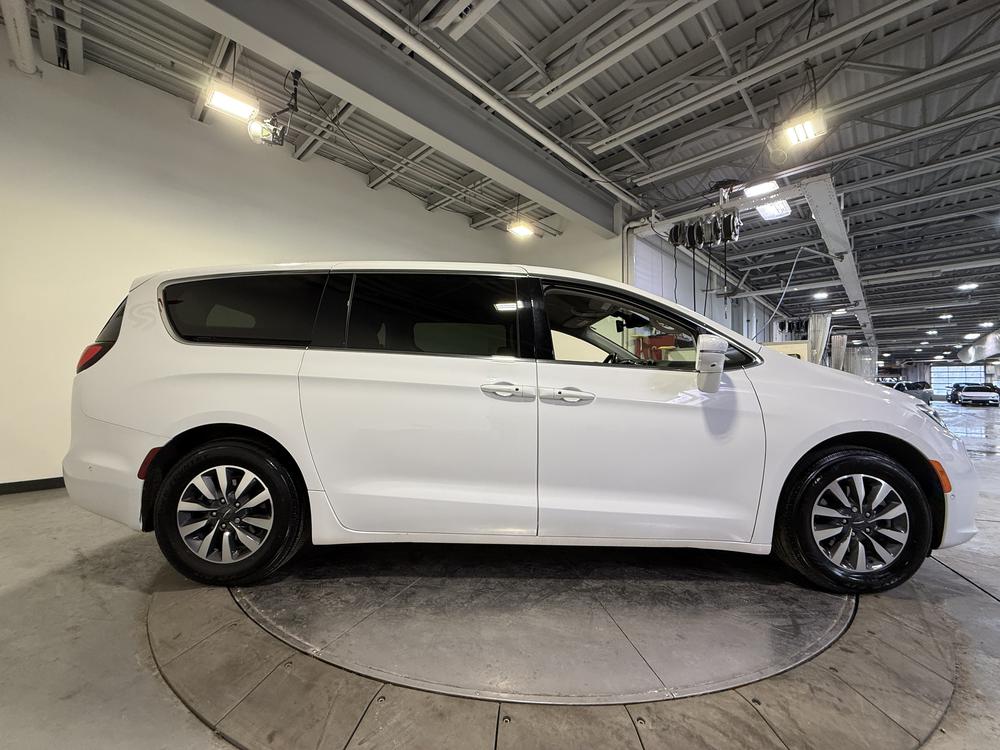 Chrysler Pacifica Hybrid Touring L 2022 d&rsquo;occasion à vendre - 2