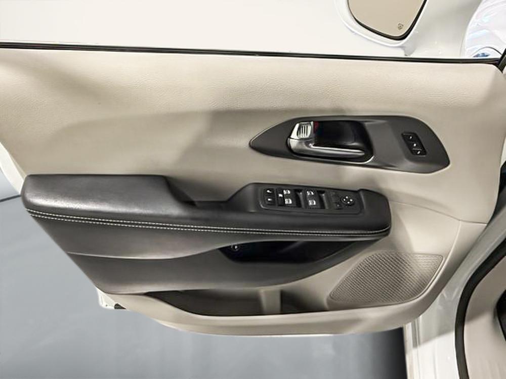 Chrysler Pacifica Hybrid Touring L 2022 d&rsquo;occasion à vendre - 13