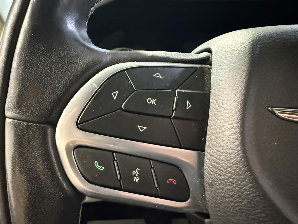 Chrysler Pacifica Hybrid Touring L 2022 d&rsquo;occasion à vendre - 18