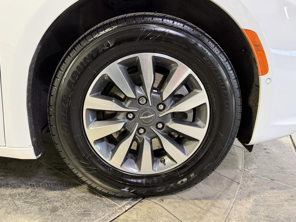 Chrysler Pacifica Hybrid Touring L 2022 d&rsquo;occasion à vendre - 12