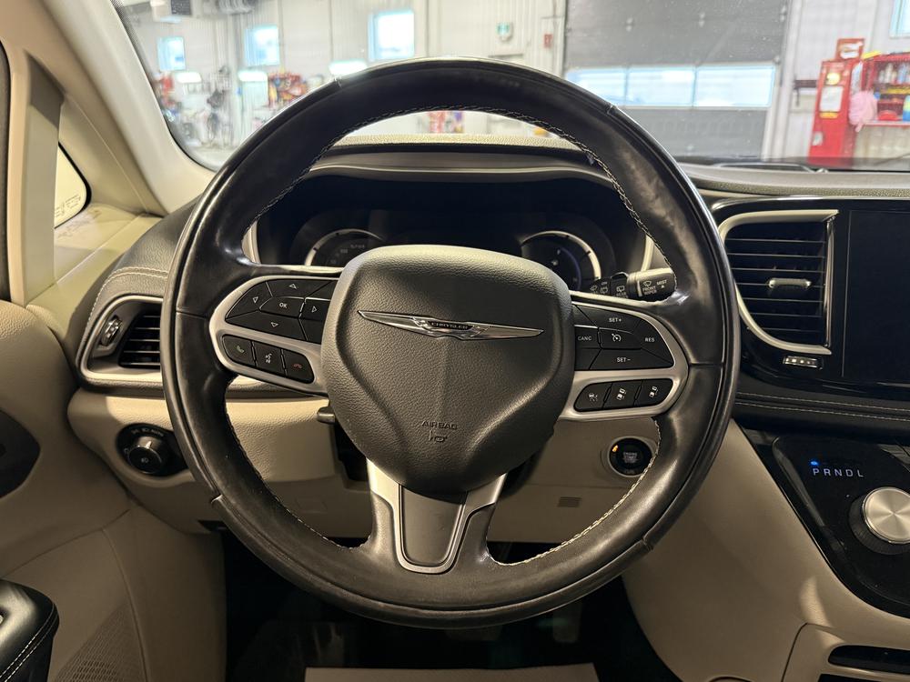 Chrysler Pacifica Hybrid Touring L 2022 d&rsquo;occasion à vendre - 17