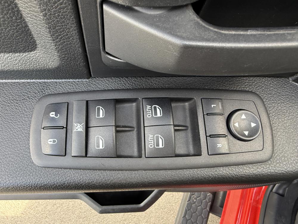 Ram 1500 Classic EXPRESS 2023 d&rsquo;occasion à vendre - 14