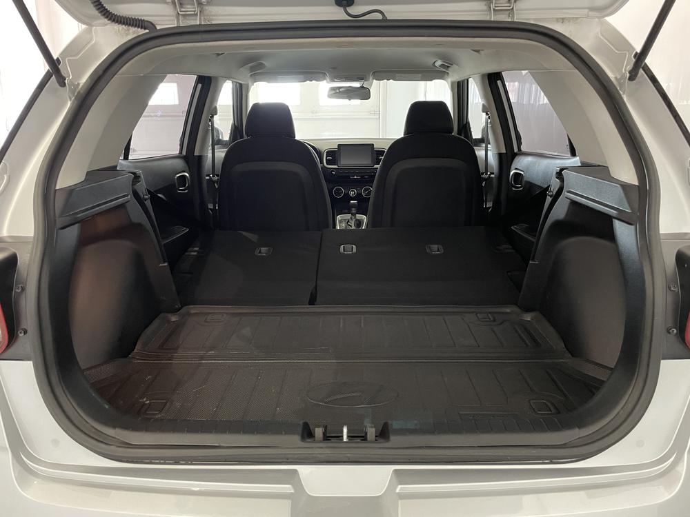 Hyundai Venue Essential 2022 d&rsquo;occasion à vendre - 28