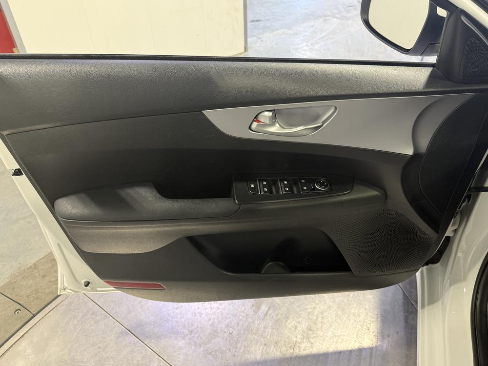 Kia Forte LX 2024 d&rsquo;occasion à vendre - 13