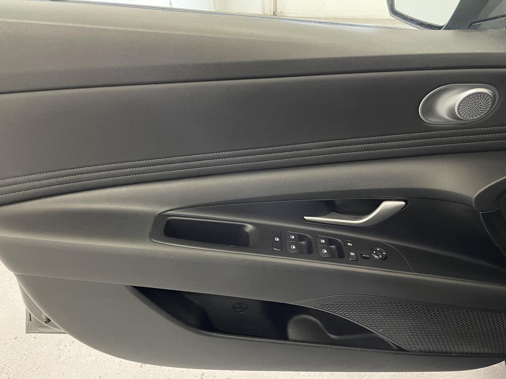 Hyundai Elantra Ultimate 2022 d&rsquo;occasion à vendre - 12