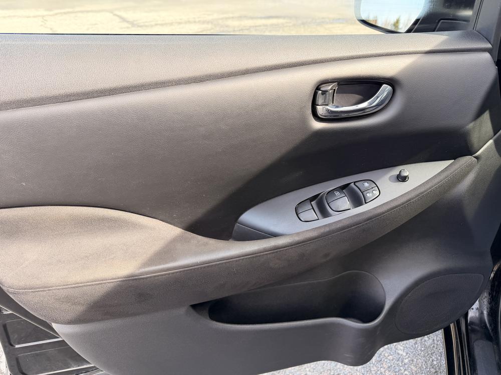 Nissan LEAF S 2017 d&rsquo;occasion à vendre - 12