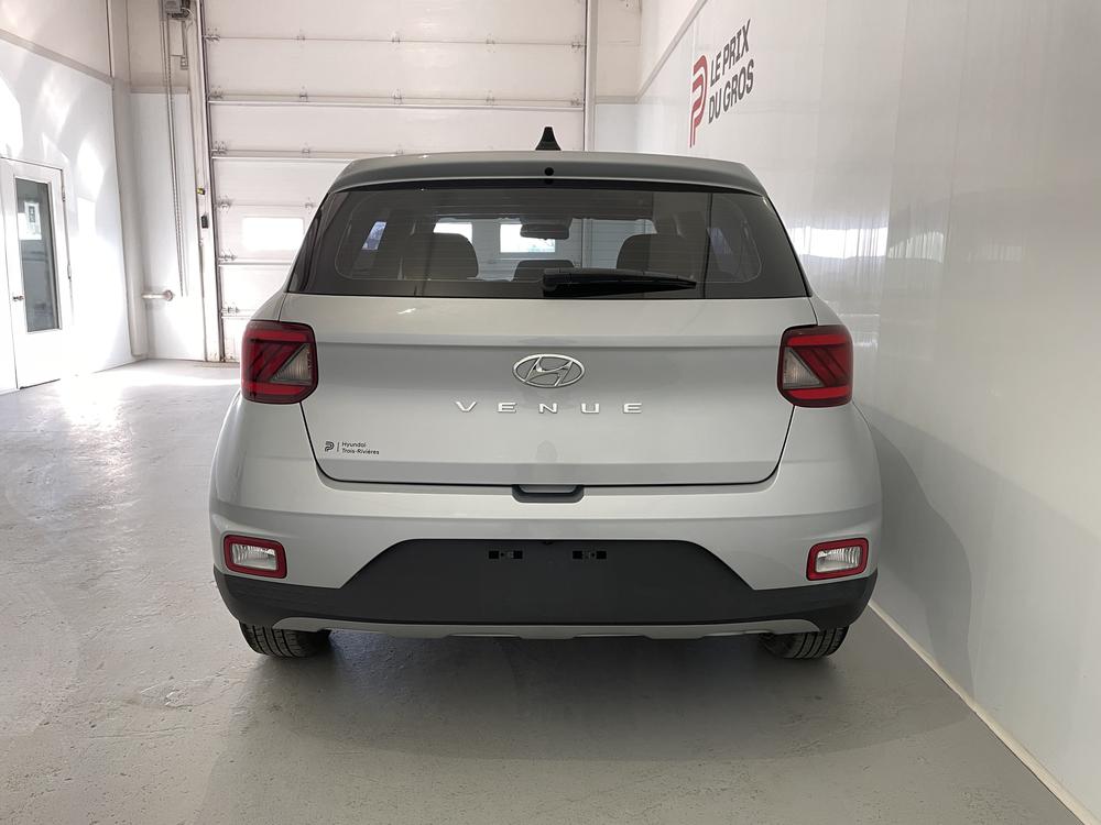 Hyundai Venue Essential 2022 d&rsquo;occasion à vendre - 7