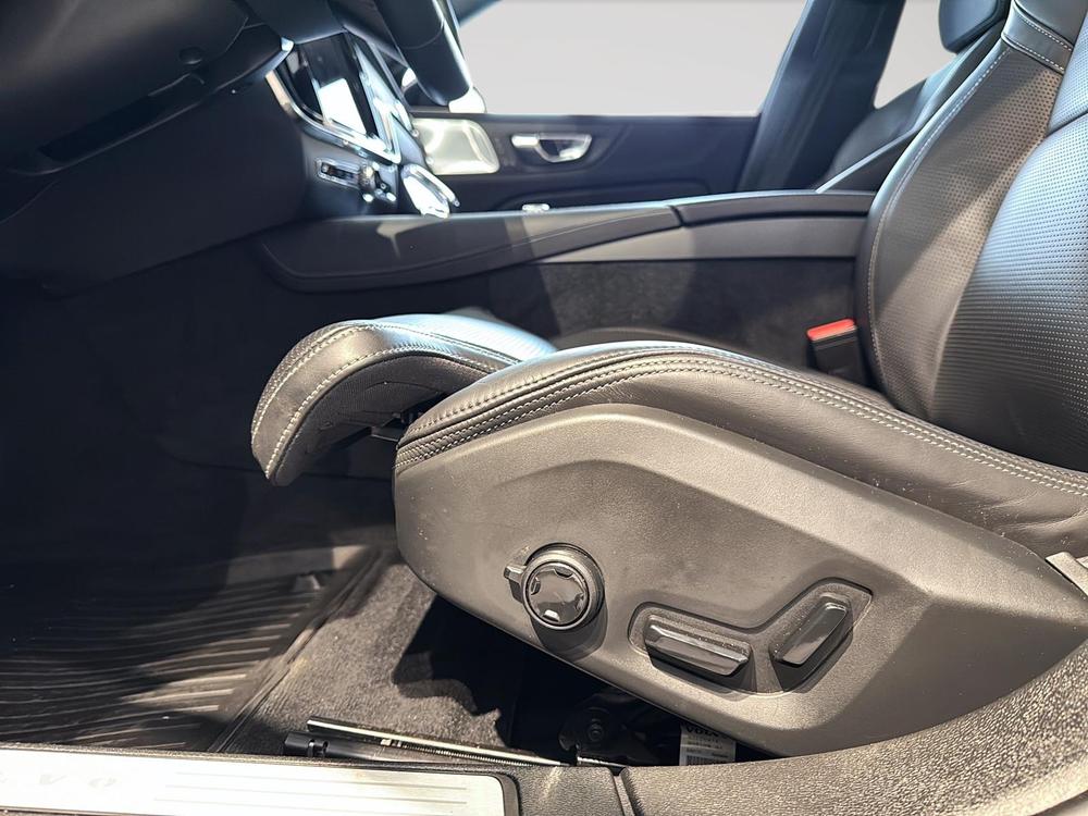 Volvo S60 hybride rechargeable T8 ULTRA BLACK EDITION AWD 2025 d&rsquo;occasion à vendre - 22