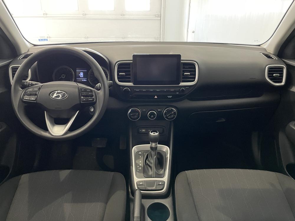 Hyundai Venue Essential 2022 d&rsquo;occasion à vendre - 8