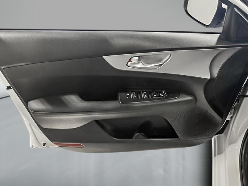 Kia Forte 2024 Blanc usage à vendre Kia Forte 2024 Blanc usage à vendre