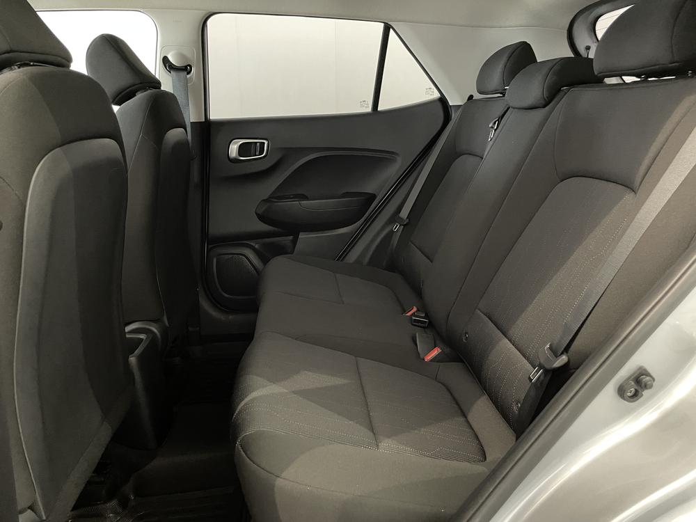 Hyundai Venue Essential 2022 d&rsquo;occasion à vendre - 26