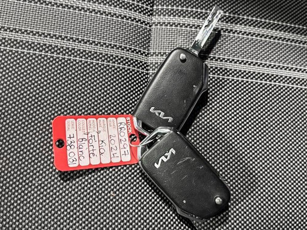 Kia Forte 2024 Blanc usage à vendre Kia Forte 2024 Blanc usage à vendre