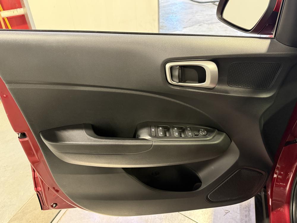 Hyundai Venue Preferred 2024 d&rsquo;occasion à vendre - 13