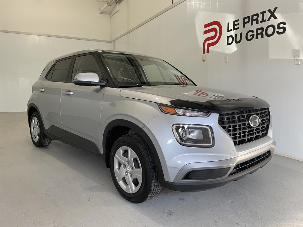 Hyundai Venue Essential 2022 d&rsquo;occasion à vendre - 1