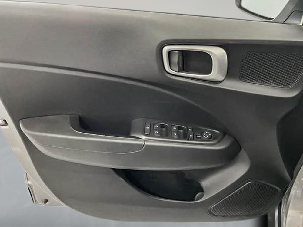 Hyundai Venue Preferred 2023 d&rsquo;occasion à vendre - 12