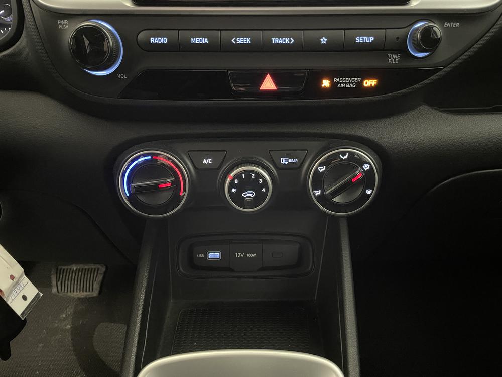 Hyundai Venue Essential 2022 d&rsquo;occasion à vendre - 23