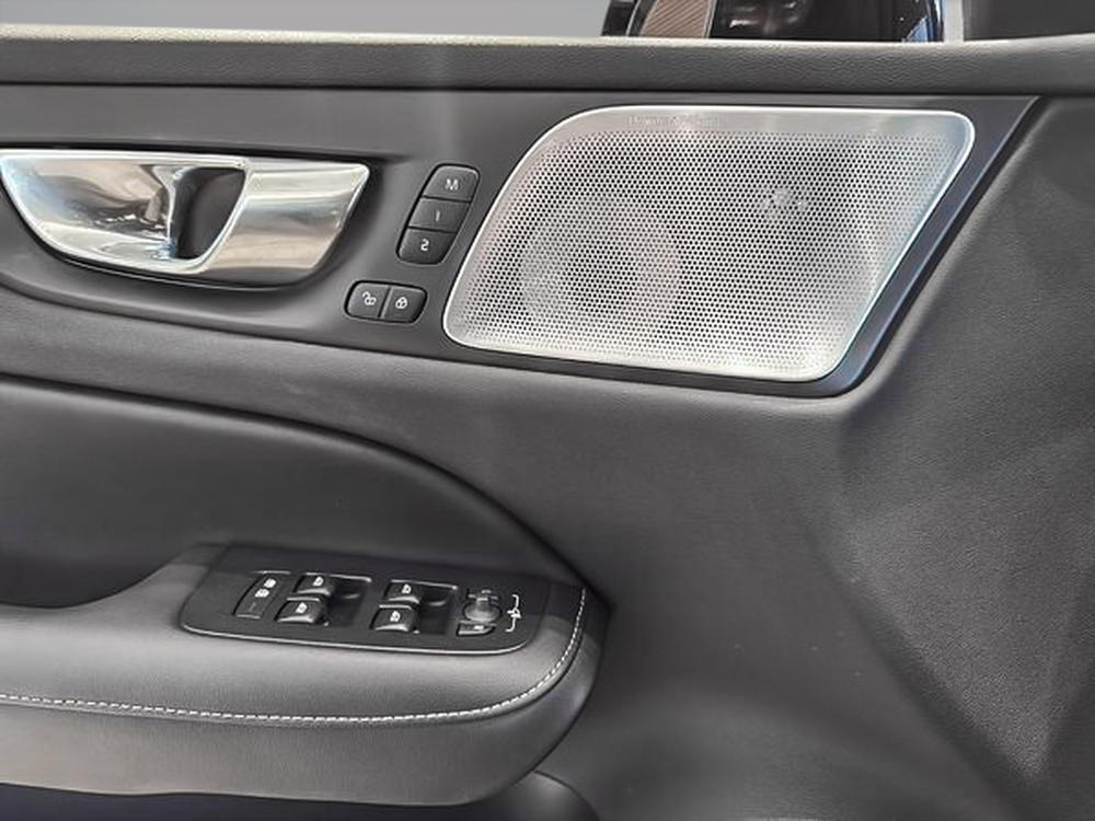 Volvo S60 hybride rechargeable T8 ULTRA BLACK EDITION AWD 2025 d&rsquo;occasion à vendre - 16