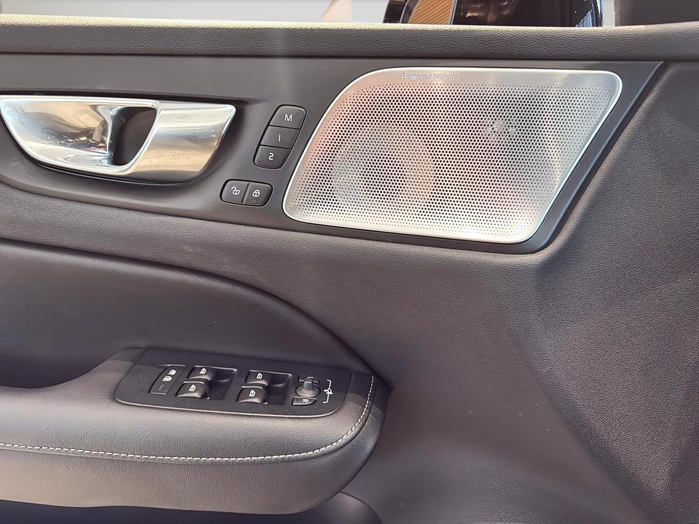 Volvo S60 hybride rechargeable T8 ULTRA BLACK EDITION AWD 2025 d&rsquo;occasion à vendre - 16