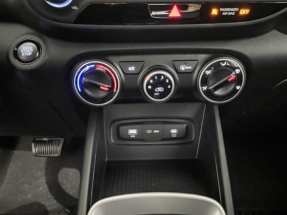 Hyundai Venue PREFERRED TWO TONE 2025 d&rsquo;occasion à vendre - 26