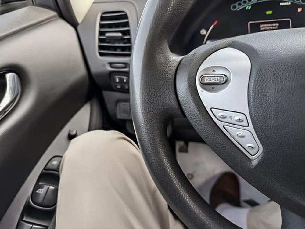 Nissan LEAF S 2017 d&rsquo;occasion à vendre - 19