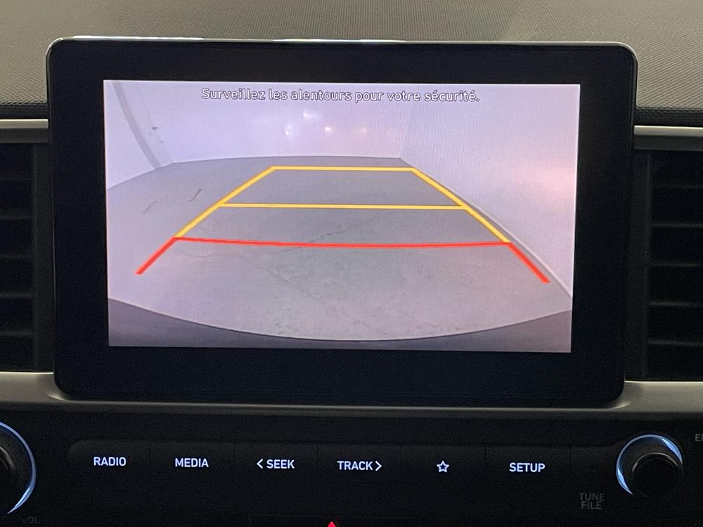 Hyundai Venue Essential 2022 d&rsquo;occasion à vendre - 22