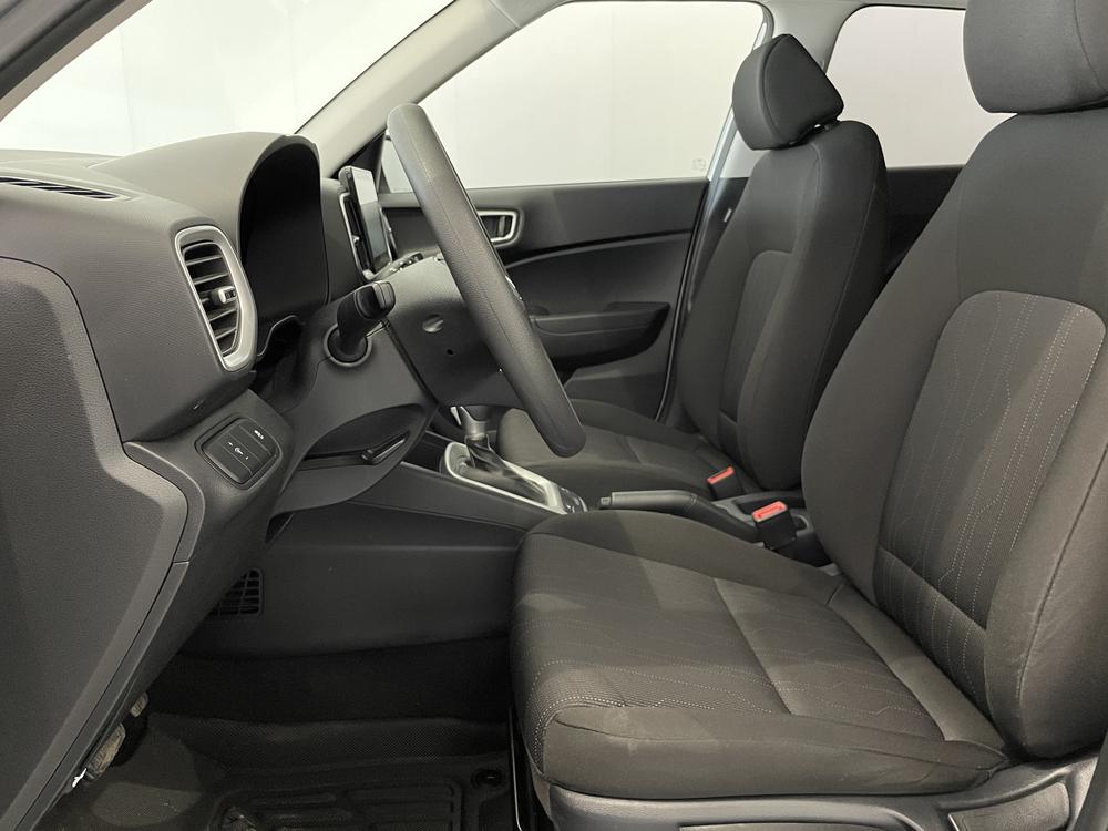 Hyundai Venue Essential 2022 d&rsquo;occasion à vendre - 12