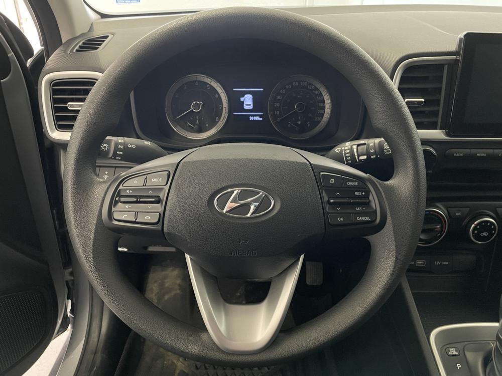 Hyundai Venue Essential 2022 d&rsquo;occasion à vendre - 13