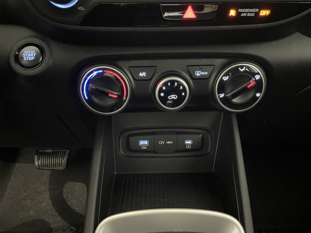 Hyundai Venue PREFERRED TWO TONE 2025 d&rsquo;occasion à vendre - 26