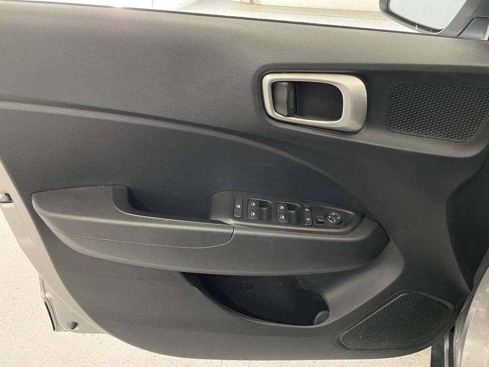 Hyundai Venue Preferred 2023 d&rsquo;occasion à vendre - 12