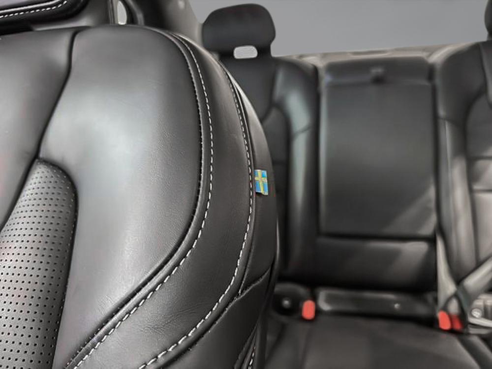 Volvo S60 hybride rechargeable T8 ULTRA BLACK EDITION AWD 2025 d&rsquo;occasion à vendre - 12