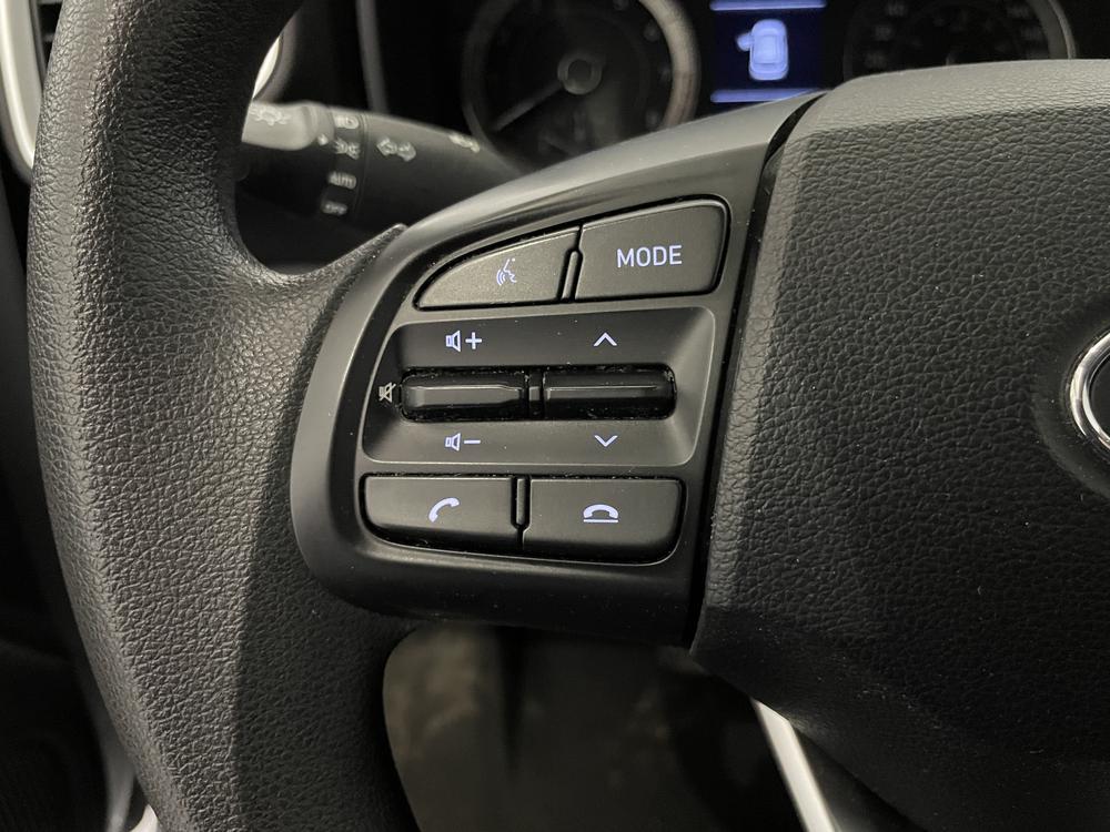 Hyundai Venue Essential 2022 d&rsquo;occasion à vendre - 14