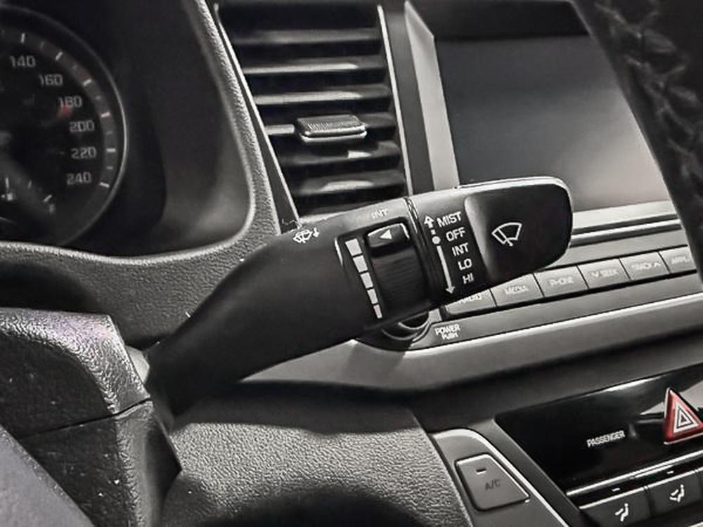 Hyundai Elantra SE 2018 d&rsquo;occasion à vendre - 22