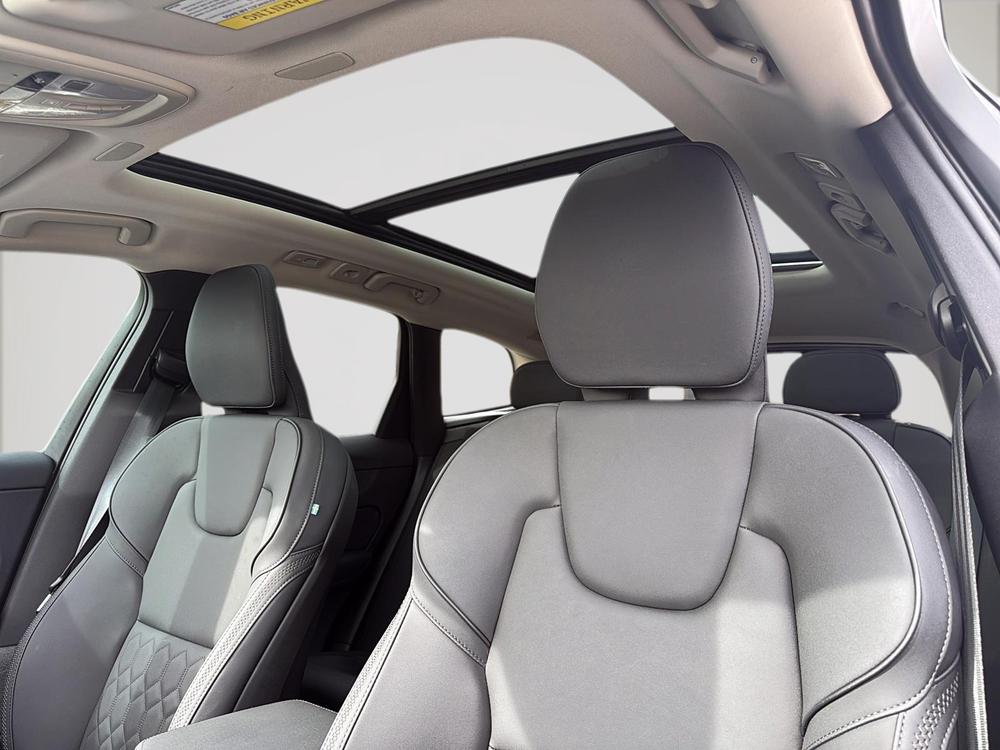 Volvo XC60 B5 CORE AWD 2026 d&rsquo;occasion à vendre - 12