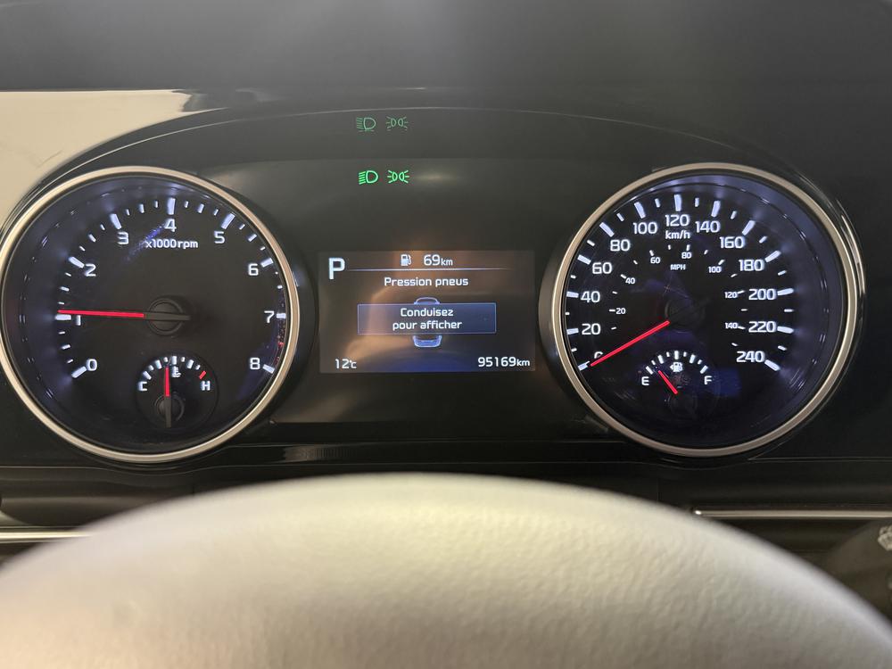 Kia Carnival LX 2022 d&rsquo;occasion à vendre - 24