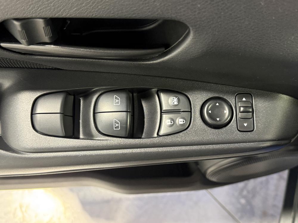 Nissan Kicks S 2023 d&rsquo;occasion à vendre - 14