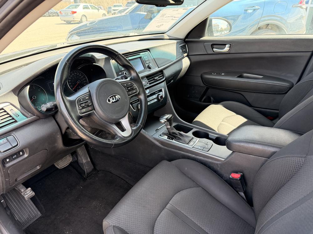 Kia Optima LX 2017 d&rsquo;occasion à vendre - 18